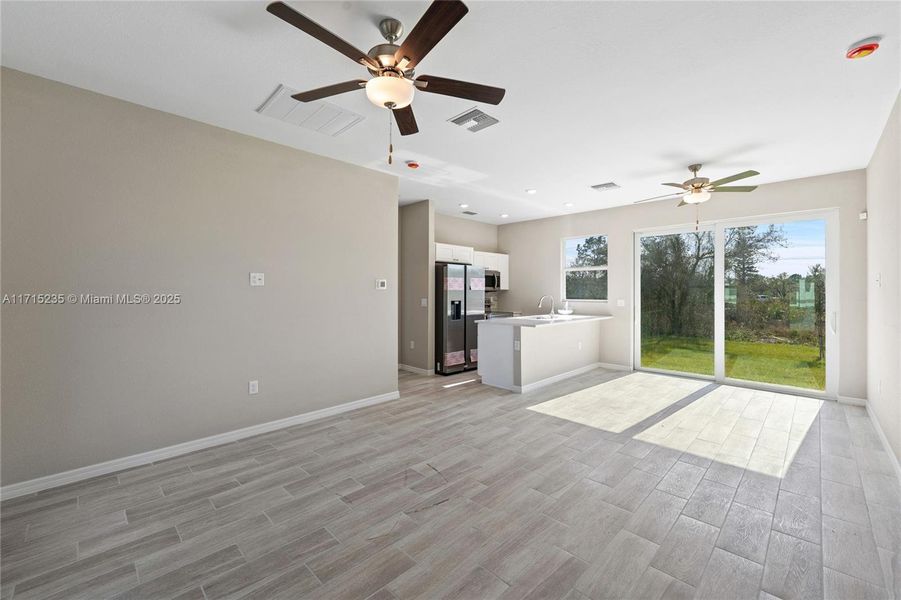 Spacious, unfurnished interior of a new home in , Lehigh Acres (Image 8).