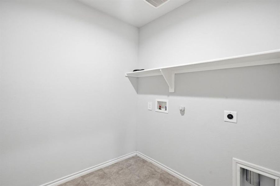 Spacious, unfurnished interior of a new home in , Fort Worth (Image 15).