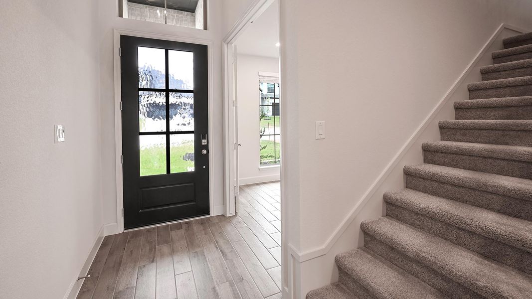 Spacious, unfurnished interior of a new home in 6 Creeks 50', Kyle (Image 13).