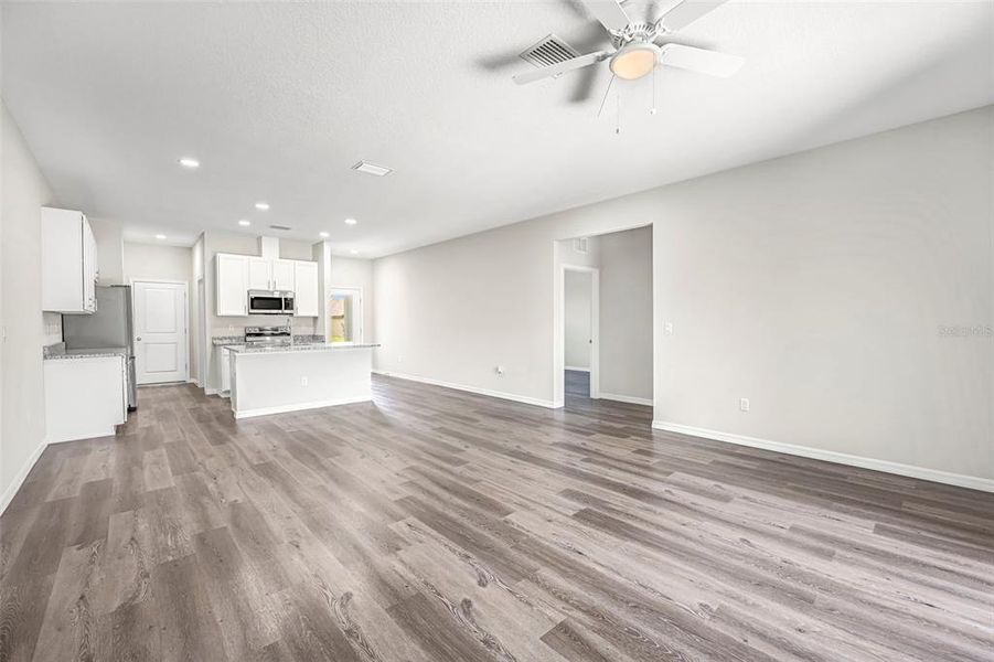 Spacious, unfurnished interior of a new home in , Weeki Wachee (Image 45).