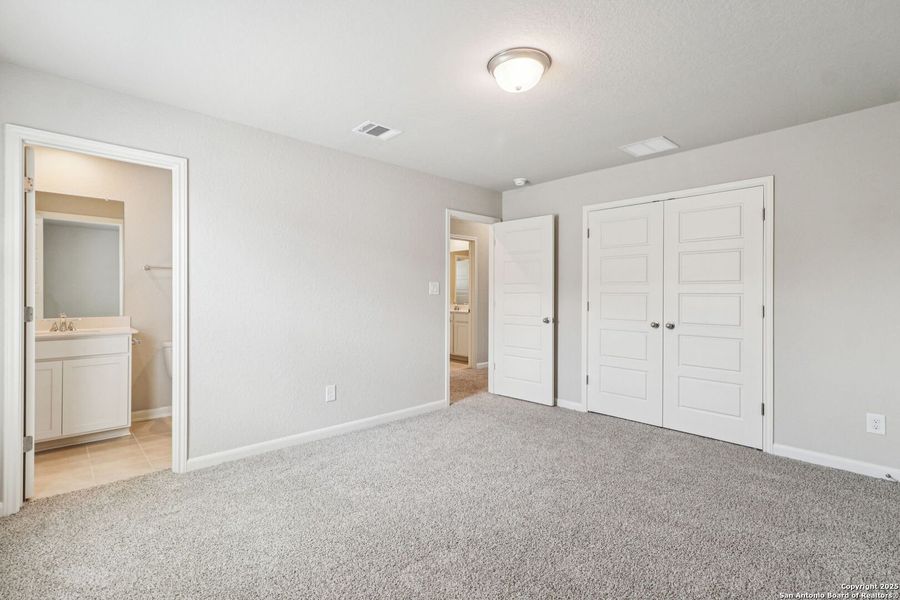 Spacious, unfurnished interior of a new home in Arcadia Ridge - Classic Series, San Antonio (Image 37).