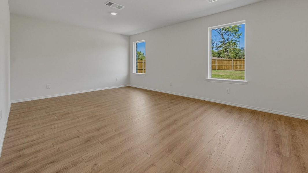Spacious, unfurnished interior of a new home in Asher Oaks, Bonham (Image 7).