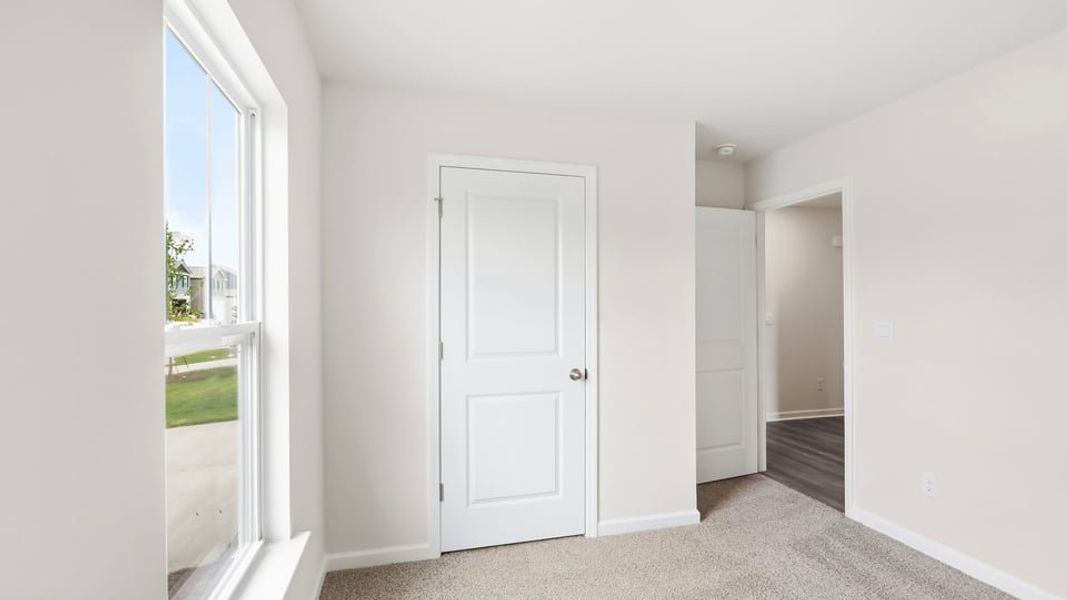 Spacious, unfurnished interior of a new home in Durbin Meadows, Fountain Inn (Image 16).