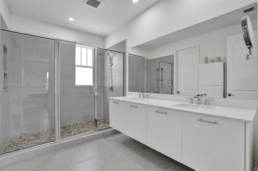 Floating double vanity with a white countertop and chrome fixtures