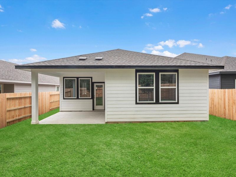 Exterior details and patio area of a home in Montgomery Oaks - Premier, Conroe (Image 3).