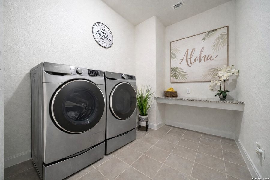 Furnished interior view inside a new home in Ladera - Laurel Hollow 60', San Antonio (Image 17).