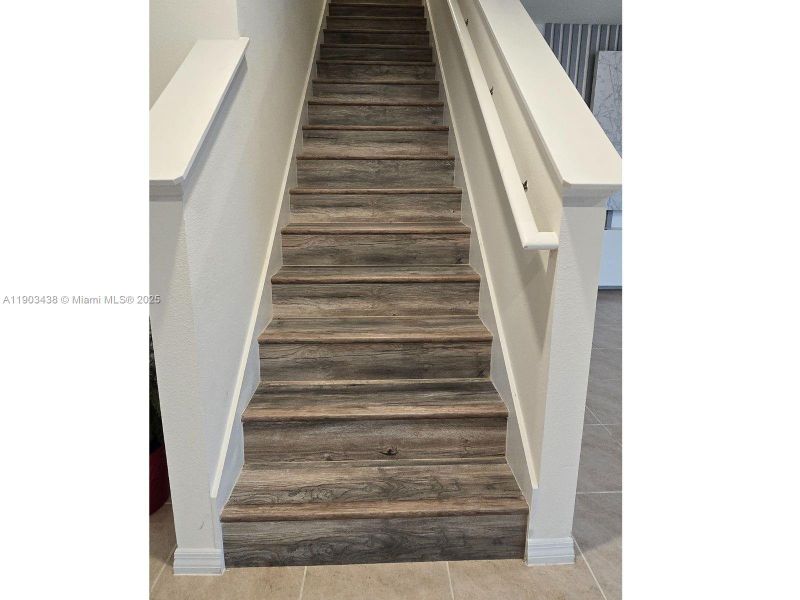 Spacious, unfurnished interior of a new home in , Davenport (Image 20).