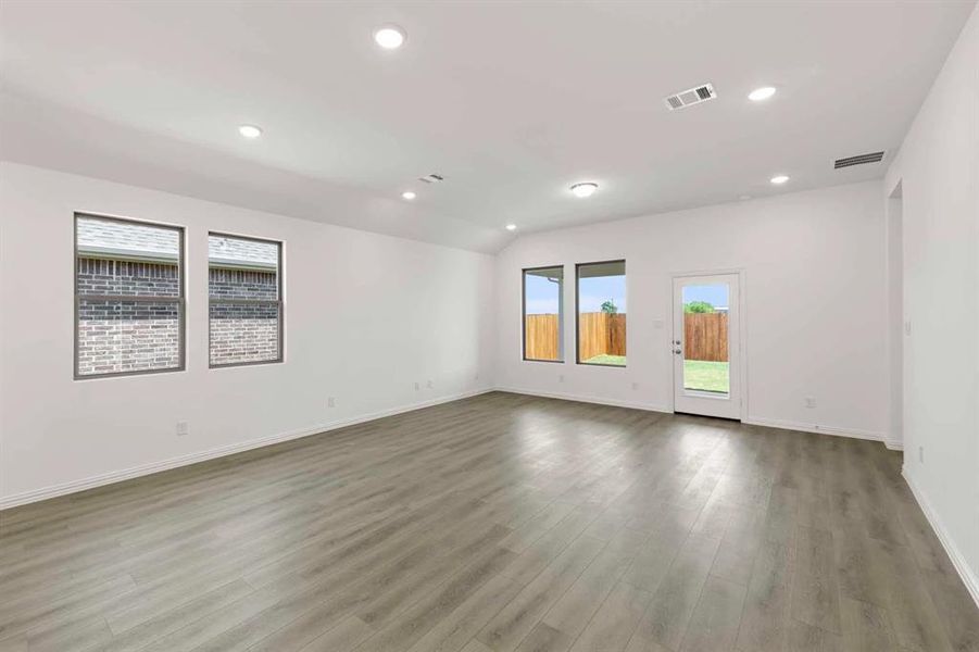 Spacious, unfurnished interior of a new home in Coyote Meadows 50s, Anna (Image 10).