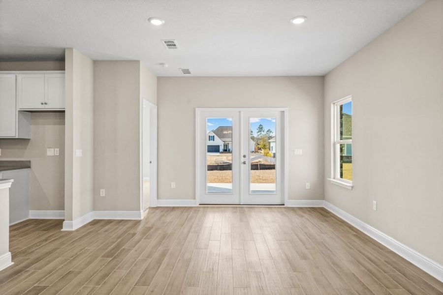 Spacious, unfurnished interior of a new home in Natureview, Freeport (Image 14).