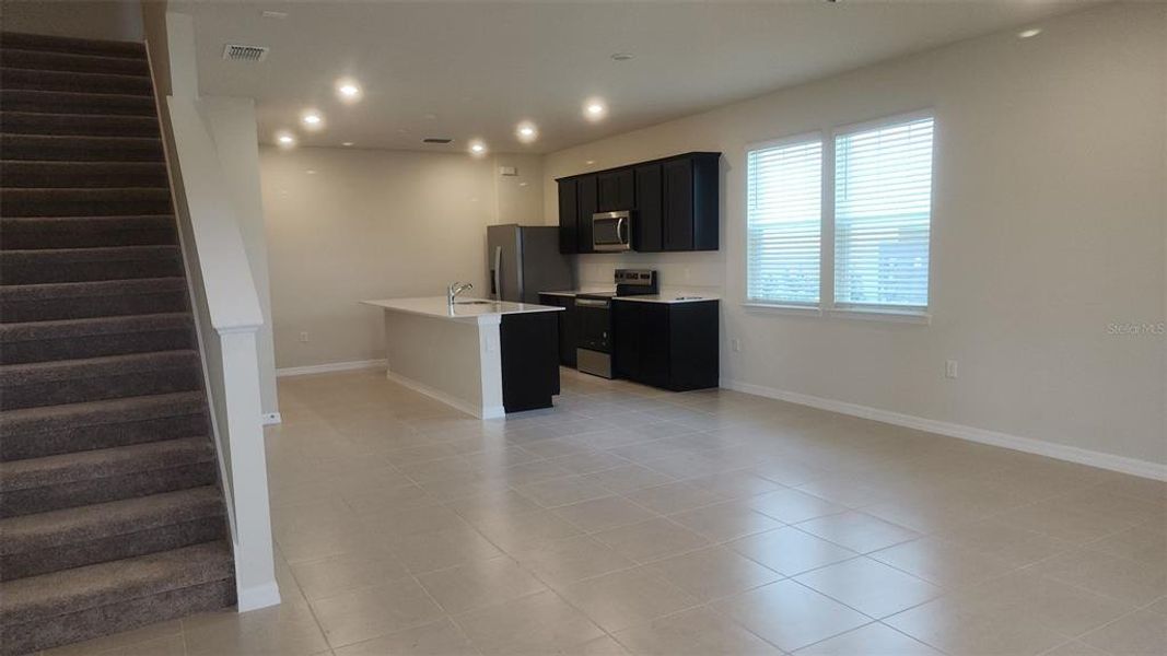 Spacious, unfurnished interior of a new home in , Winter Garden (Image 27).