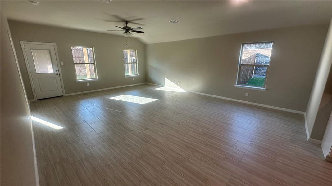 Spacious, unfurnished interior of a new home in Sandy Beach, Azle (Image 13).