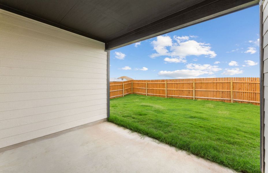 Exterior details and patio area of a home in Lagos, Manor (Image 4).