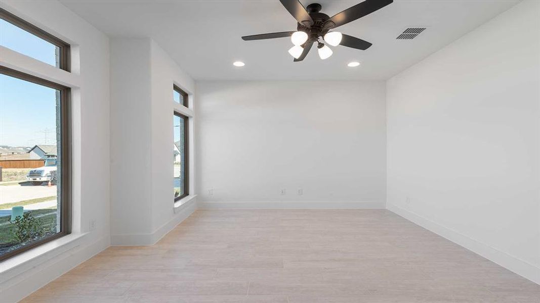 Spacious, unfurnished interior of a new home in Ventana 70', Fort Worth (Image 14).
