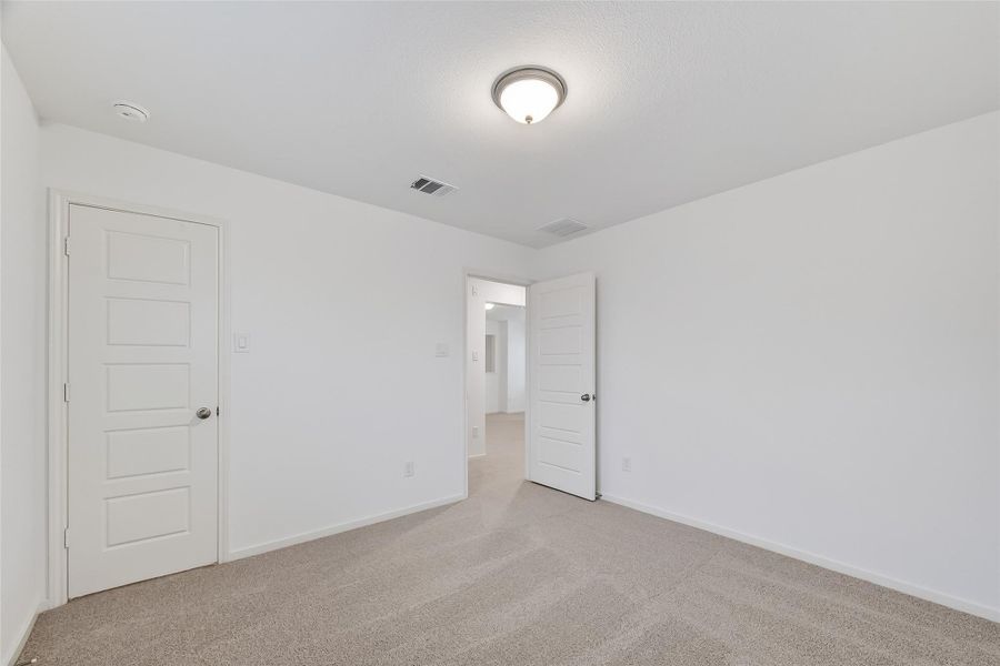 Spacious, unfurnished interior of a new home in Rollingbrook Estates, Baytown (Image 7).