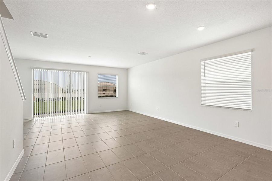Spacious, unfurnished interior of a new home in Southpointe, Palmetto (Image 20). Spacious, unfurnished interior of a new home in Southpointe, Palmetto (Image 20).