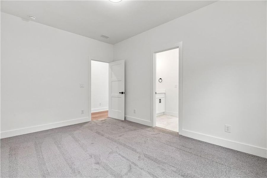 Spacious, unfurnished interior of a new home in , Gainesville (Image 23). Spacious, unfurnished interior of a new home in , Gainesville (Image 23).