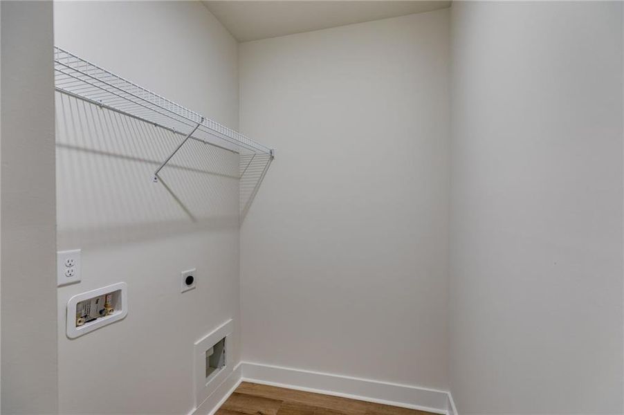 Spacious, unfurnished interior of a new home in , Silver Creek (Image 21).