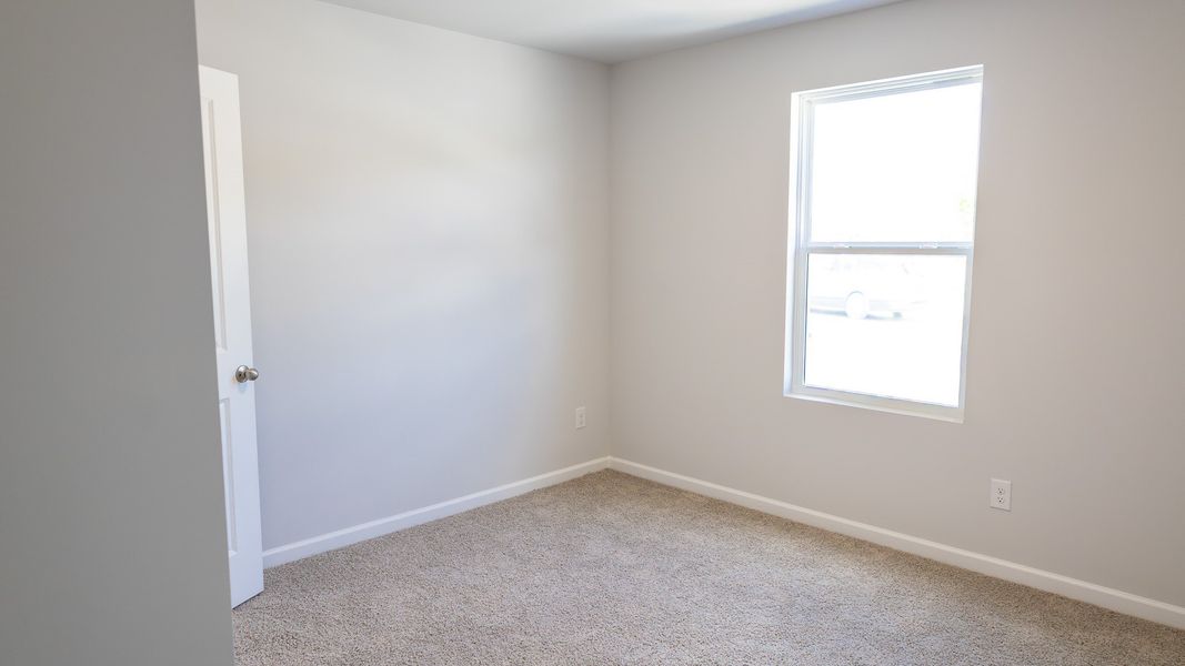 Spacious, unfurnished interior of a new home in Saddle Trace, Lewisburg (Image 16).