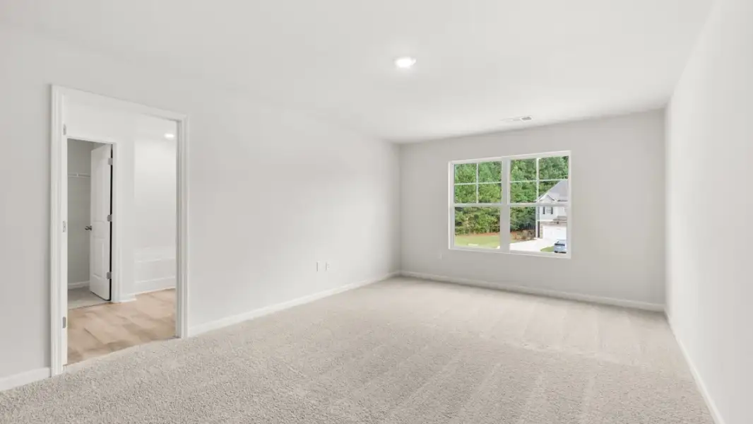 Spacious, unfurnished interior of a new home in Hughes Court, Dawsonville (Image 21).