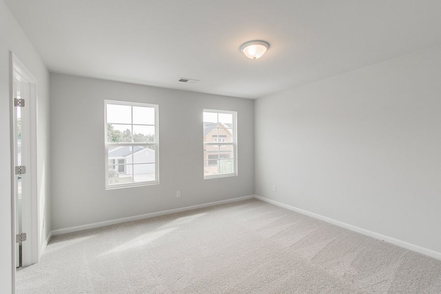Spacious, unfurnished interior of a new home in Winston Point, Gilbert (Image 25).