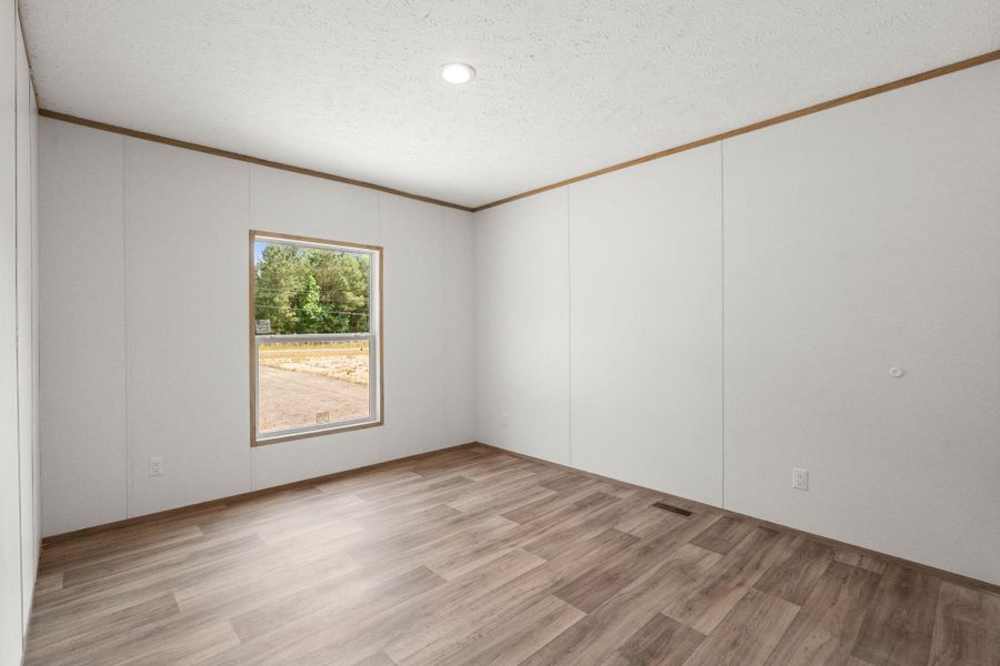 Spacious, unfurnished interior of a new home in , St. George (Image 15).
