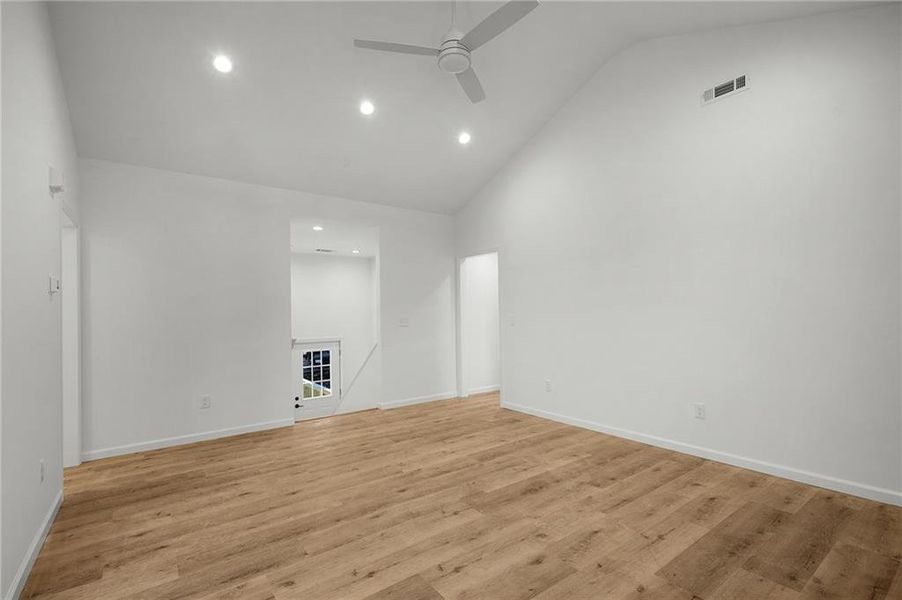 Spacious, unfurnished interior of a new home in , Calhoun (Image 11).