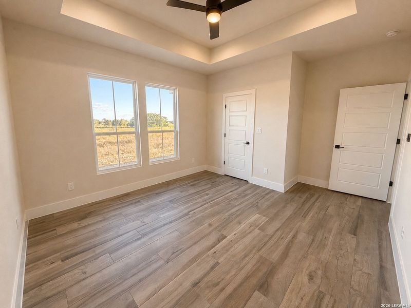 Spacious, unfurnished interior of a new home in , La Vernia (Image 20).