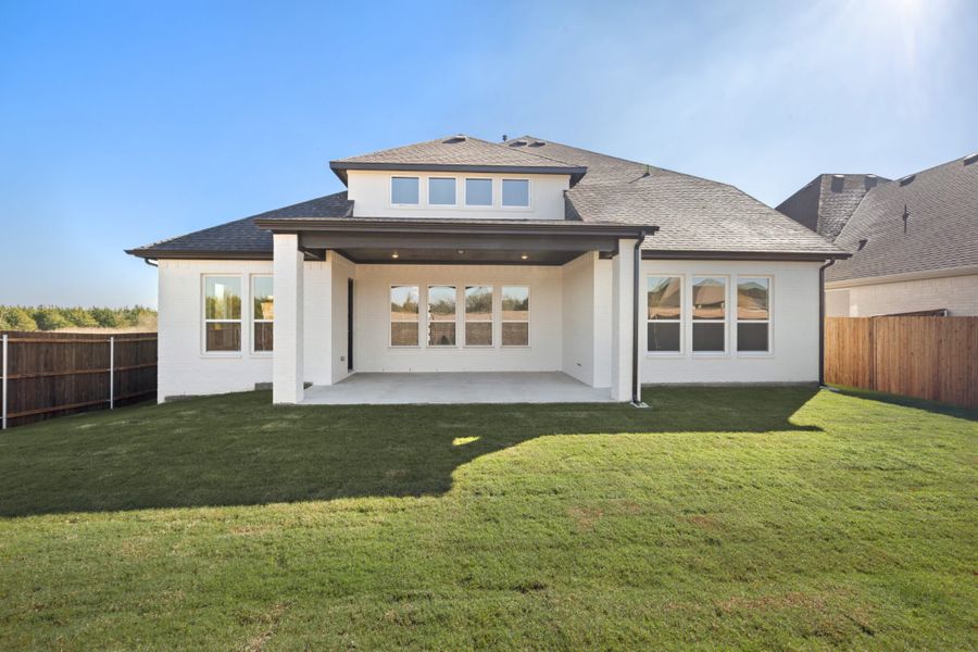 Exterior details and patio area of a home in Edgewater, Fate (Image 3).