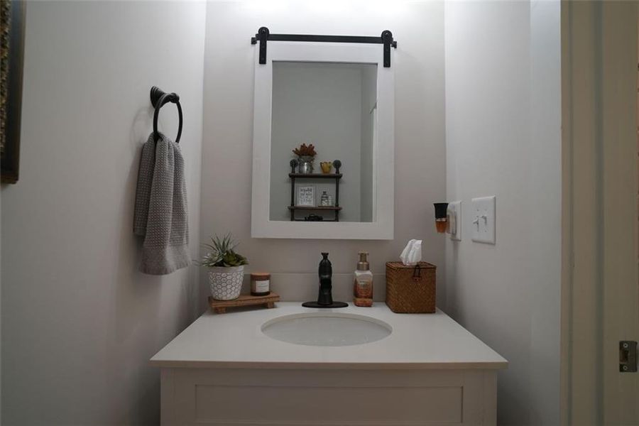 Close-up of interior finishes inside a home in , Commerce (Image 19).