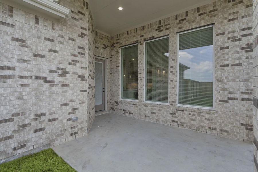 Representative exterior details of a home built from the St Andrews by Chesmar Homes in Riceland Alley Loads, Mont Belvieu (Image 34).