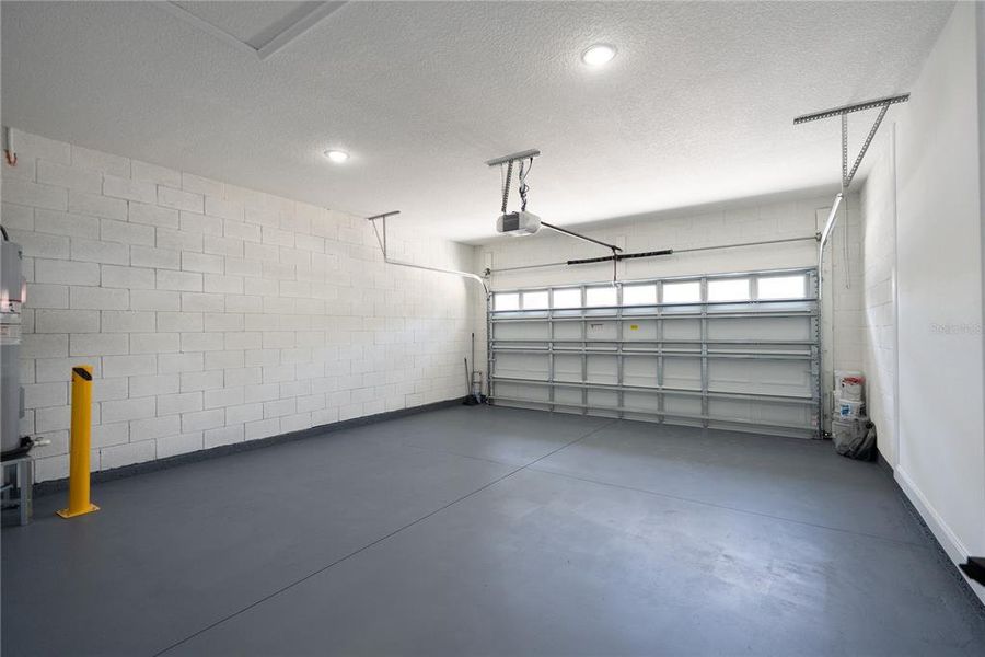 Spacious, unfurnished interior of a new home in , Apopka (Image 30).