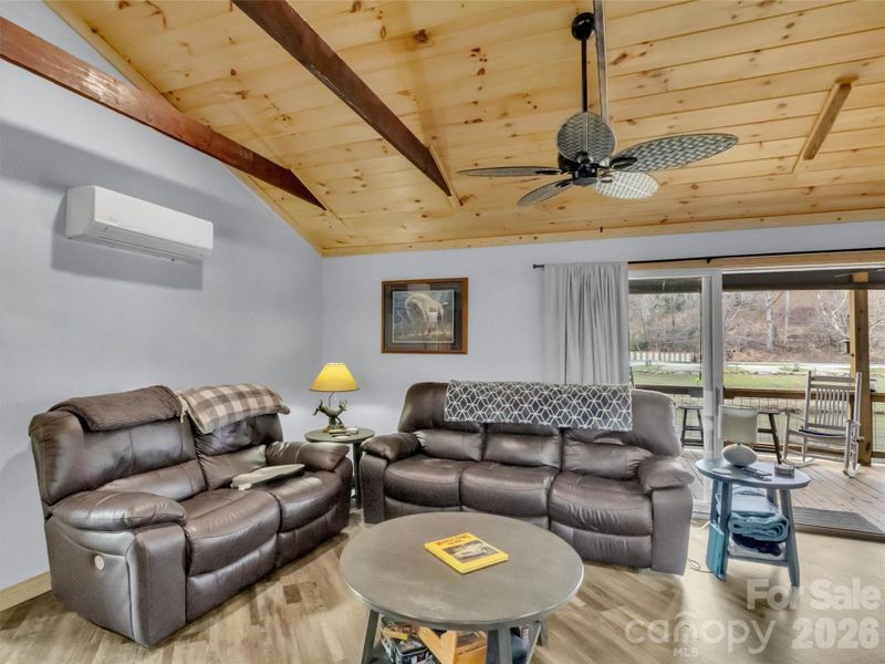 Community amenities in , Sylva (Image 25).