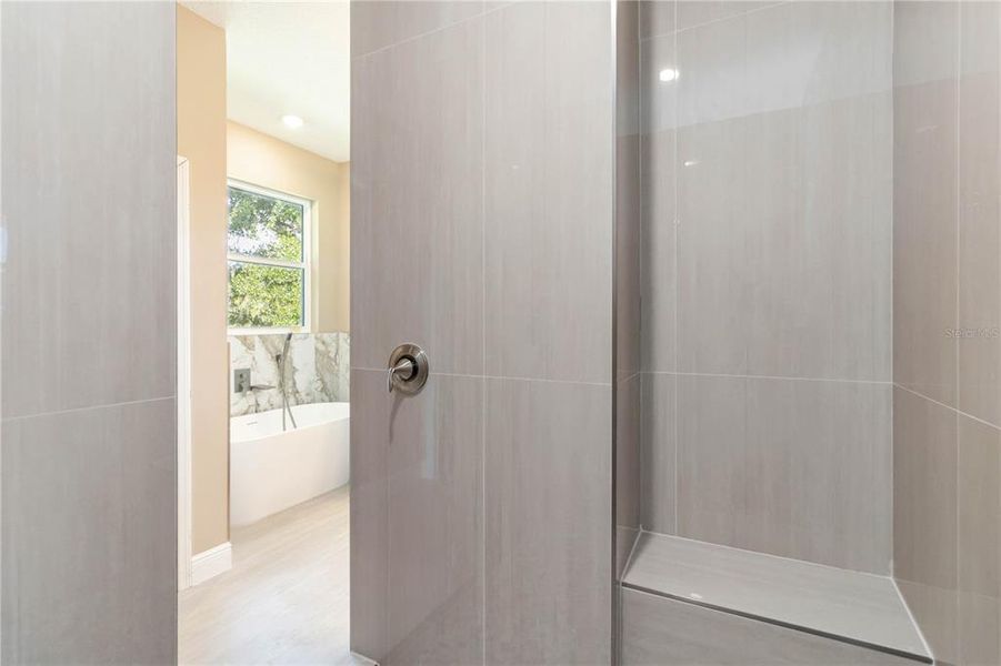 Furnished interior view inside a new home in , Clermont (Image 16).