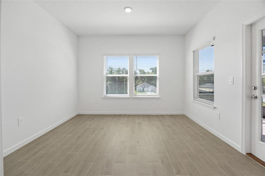 Spacious, unfurnished interior of a new home in , Dunnellon (Image 27).