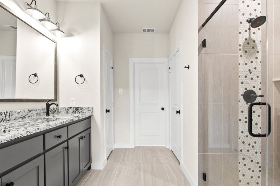 Furnished interior view inside a new home in Cottonwood Creek, Rowlett (Image 8).