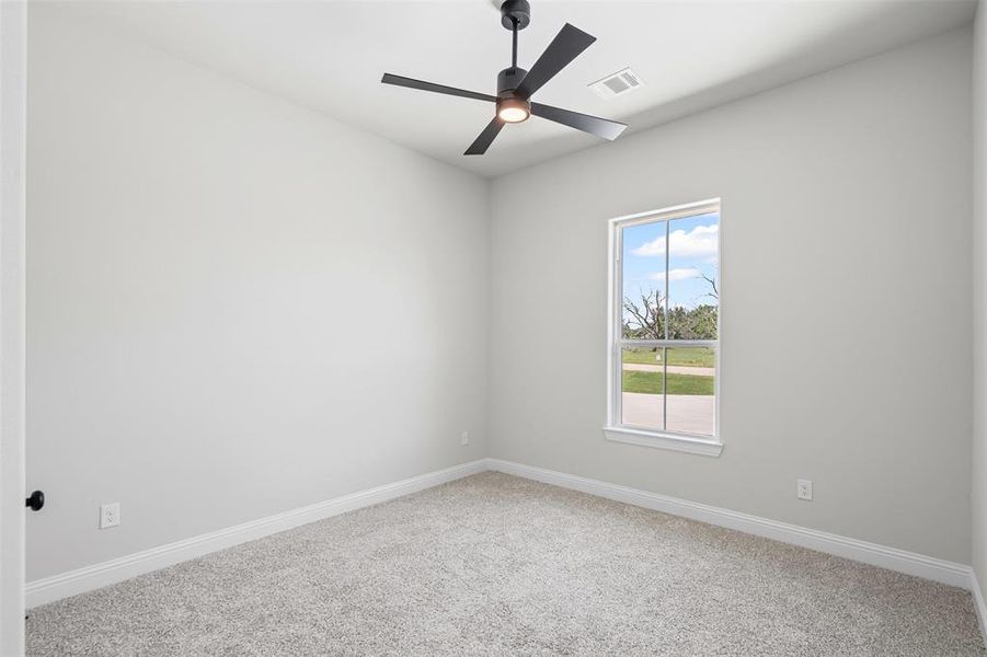 Spacious, unfurnished interior of a new home in Pecan Plantation, Granbury (Image 19).