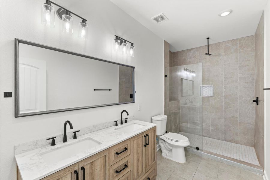 Furnished interior view inside a new home in , Conroe (Image 9).
