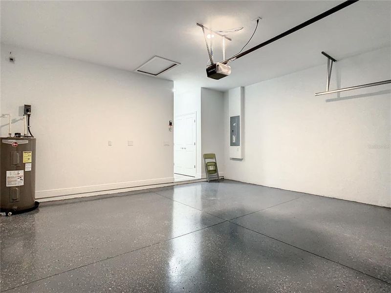 Spacious, unfurnished interior of a new home in , Port Charlotte (Image 9).