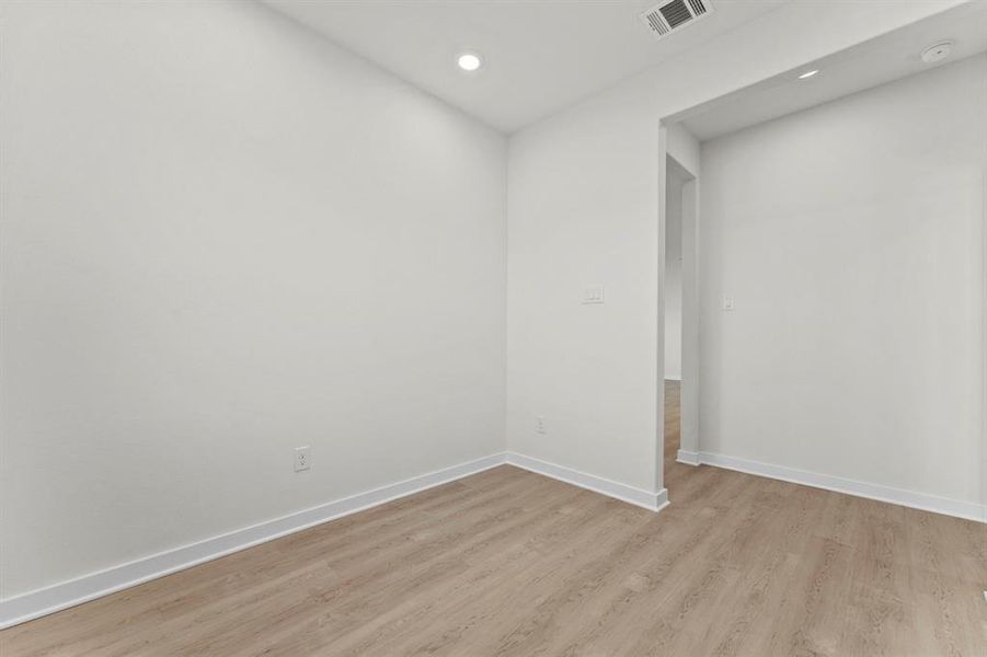 Spacious, unfurnished interior of a new home in , Dayton (Image 32).