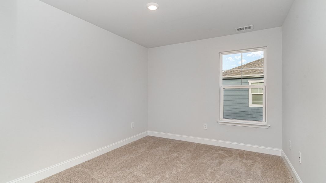Spacious, unfurnished interior of a new home in The Preserve at Shaftesbury Glen, Conway (Image 16).