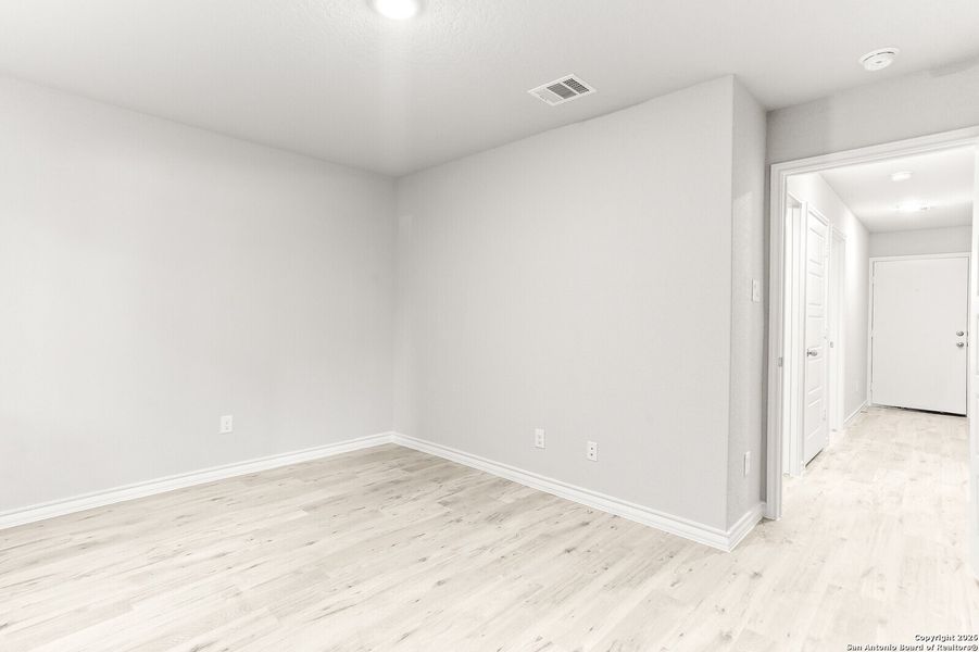Spacious, unfurnished interior of a new home in , San Antonio (Image 8).