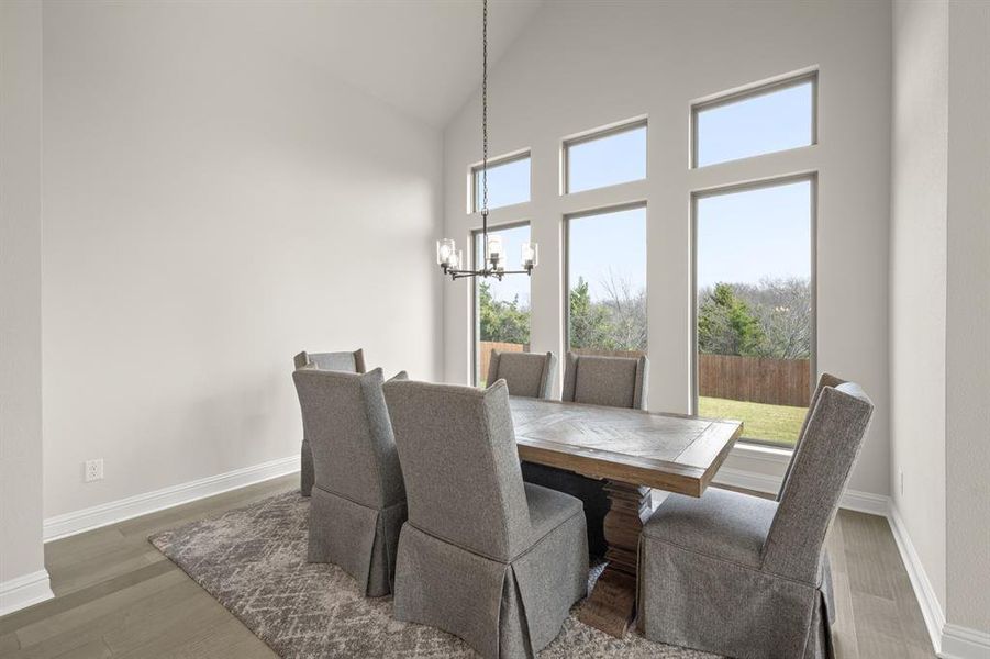 4818 Nomad- Dining-1