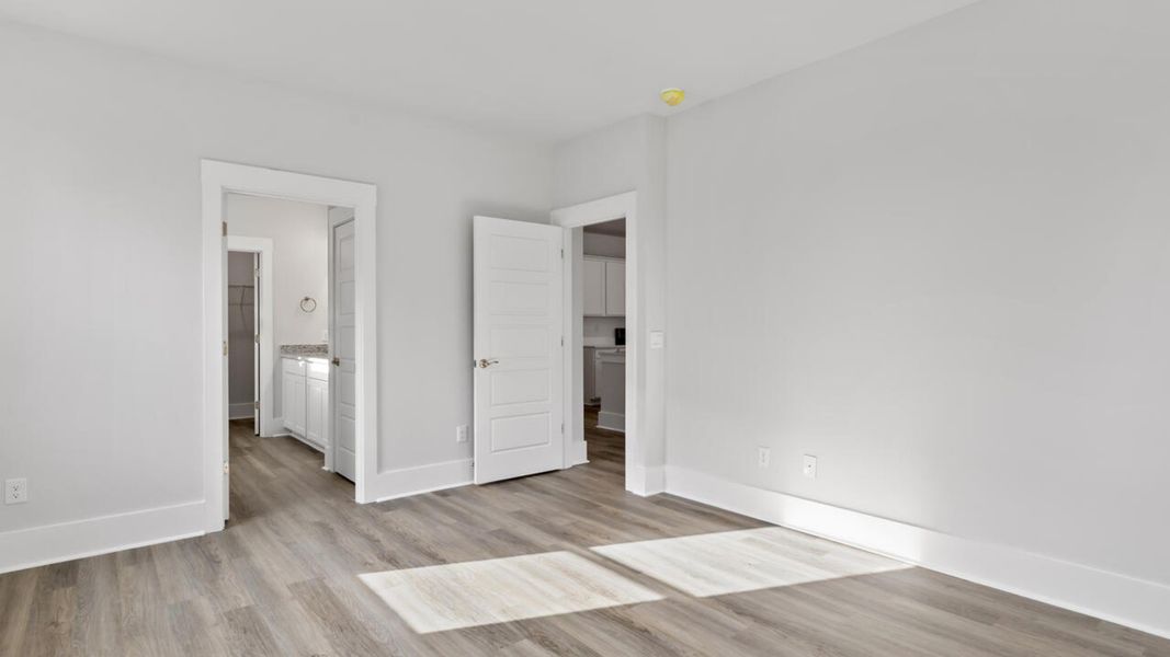 Spacious, unfurnished interior of a new home in Rolling Hills, Bolivia (Image 20).