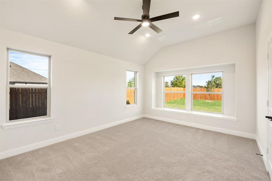 Spacious, unfurnished interior of a new home in The Retreat at North Grove 60, Waxahachie (Image 25).