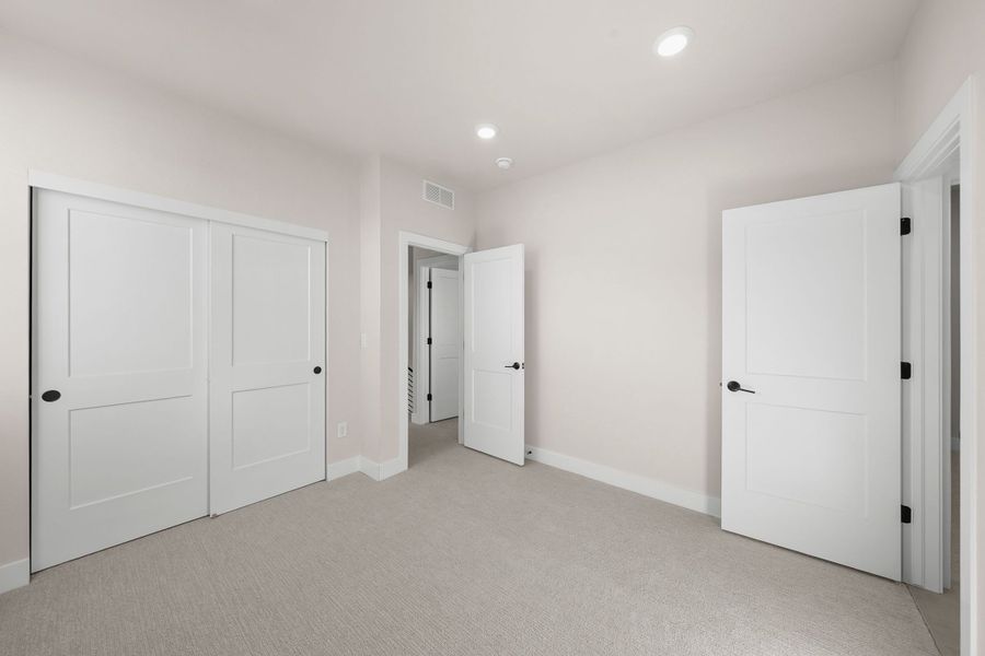 Spacious, unfurnished interior of a new home in Trumark Homes at Sterling Ranch, Littleton (Image 27).