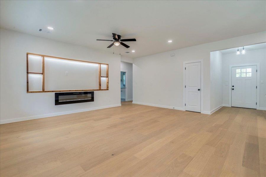 Spacious, unfurnished interior of a new home in , Bastrop (Image 21).