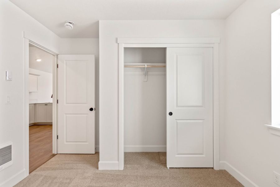 Spacious, unfurnished interior of a new home in Feather Ridge, Redmond (Image 17). Spacious, unfurnished interior of a new home in Feather Ridge, Redmond (Image 17).