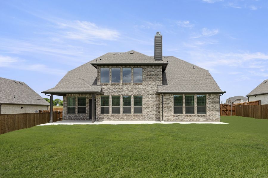 Exterior details and patio area of a home in Lovers Landing, Forney (Image 3).