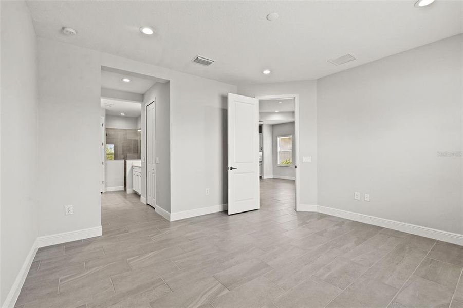 Spacious, unfurnished interior of a new home in Wysteria, Venice (Image 33).