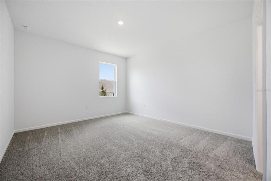 Spacious, unfurnished interior of a new home in , Okahumpka (Image 24).